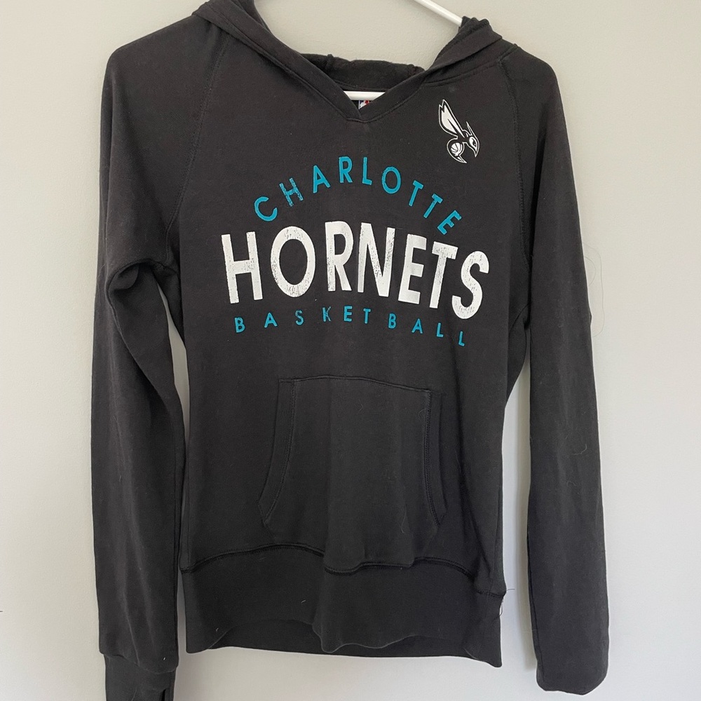 NBA Juniors Hornets Black Long-sleeve Pullover. Size Medium.